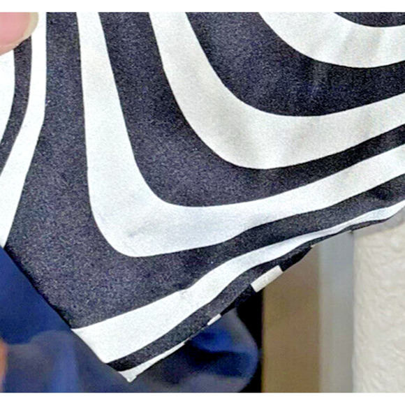 NWT Vintage Cache Silk Blend Sheath Dress Womens 2 Black White Wavy Design - Picture 6 of 11